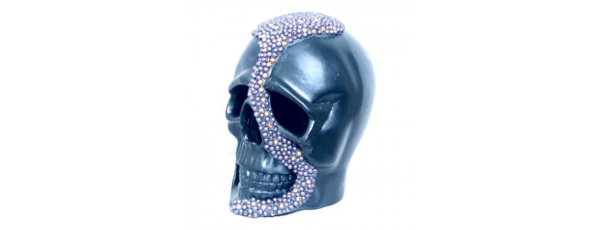 Black Skull with Pearl Detail H20cm