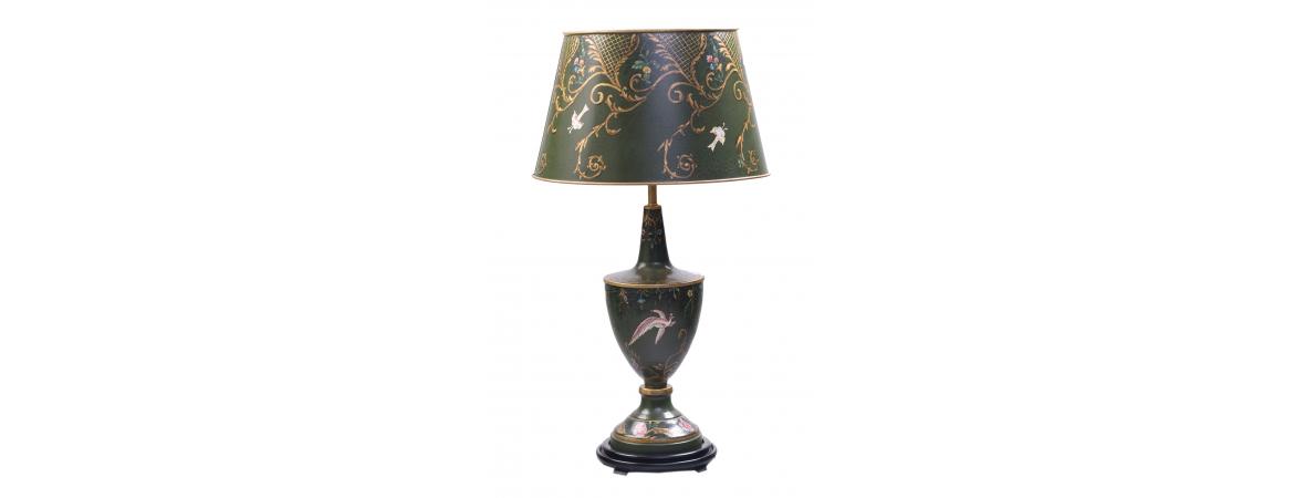 Green Fountain Design Lamp with shade