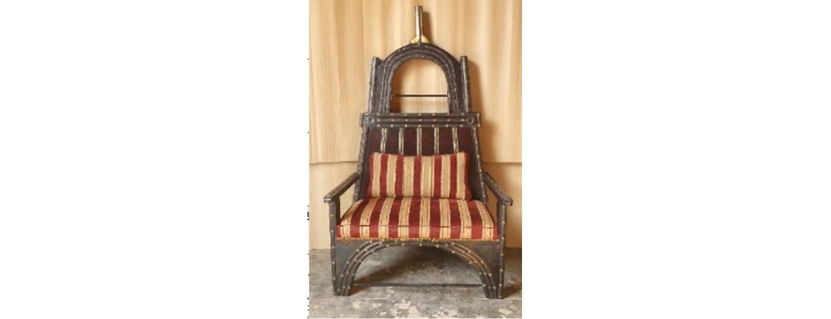 Wide Saddle Chair